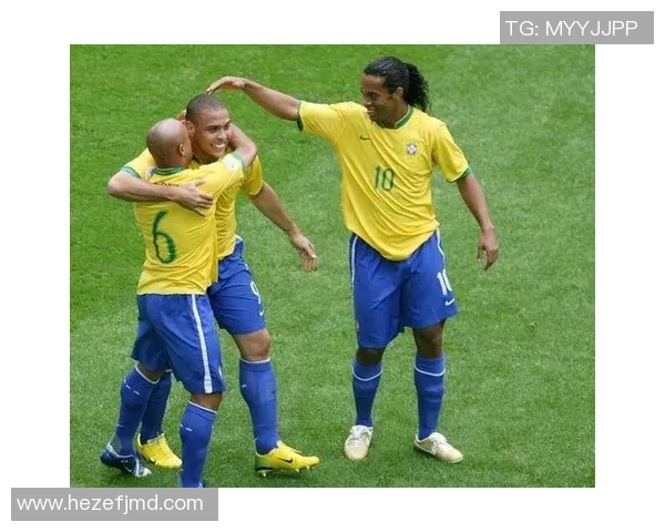 《独家揭秘最伟大足球球星的成长历程与传奇背后的故事》