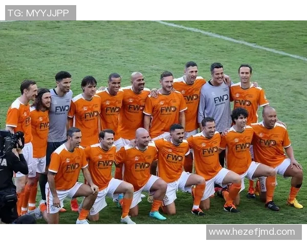 足球巨星齐聚一堂豪华餐厅 聚焦明星球员私下聚会与精彩对话